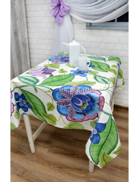 Скатерть "Синие цвета, зеленые листья", белый, синий, зеленый Скатерть "Синие цвета, зеленые листья", белый, синий, зеленый