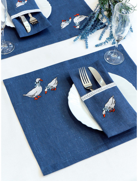 Комплект для сервировки стола с вышивкой Гуси синий