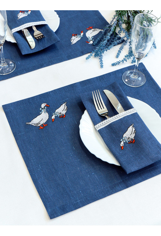 Комплект для сервировки стола с вышивкой Гуси синий